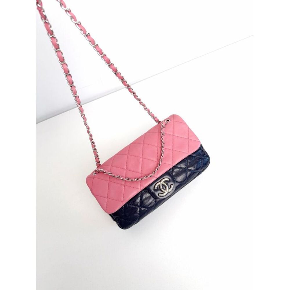 Chanel Women Pre-Loved Bag Very Good Condition - Picture 6 of 9